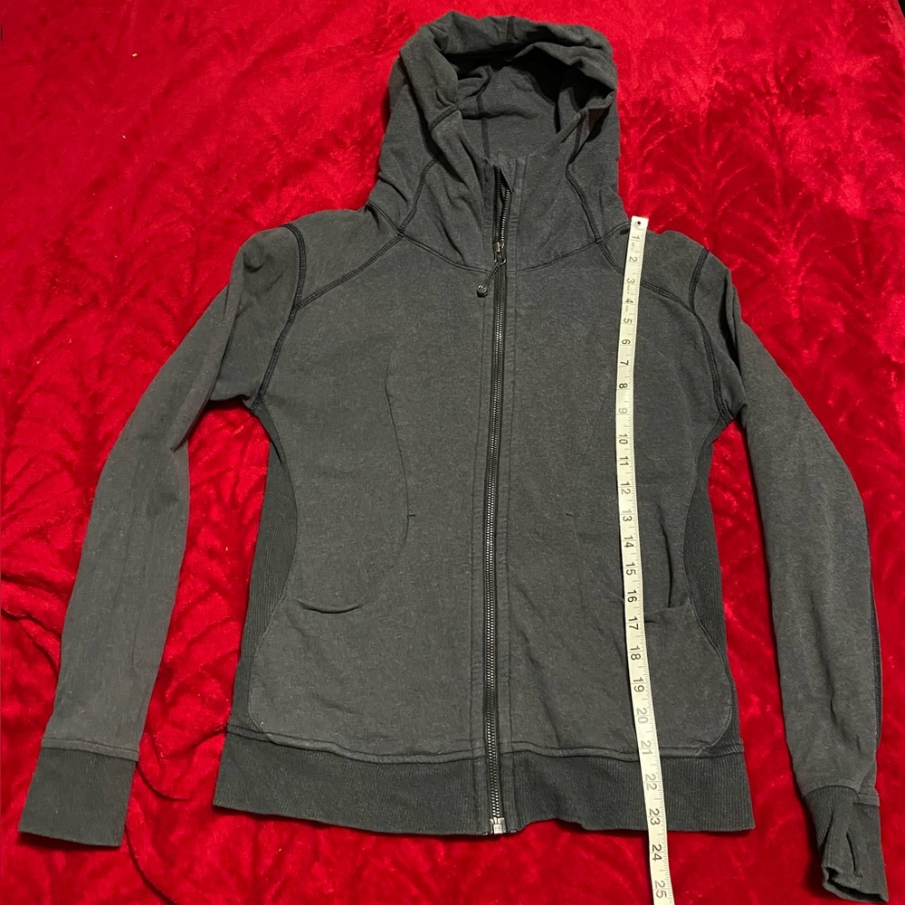 Lululemon Sz 6 fan favorite signature hoodie the perfect pre post workout layer - Picture 3 of 17